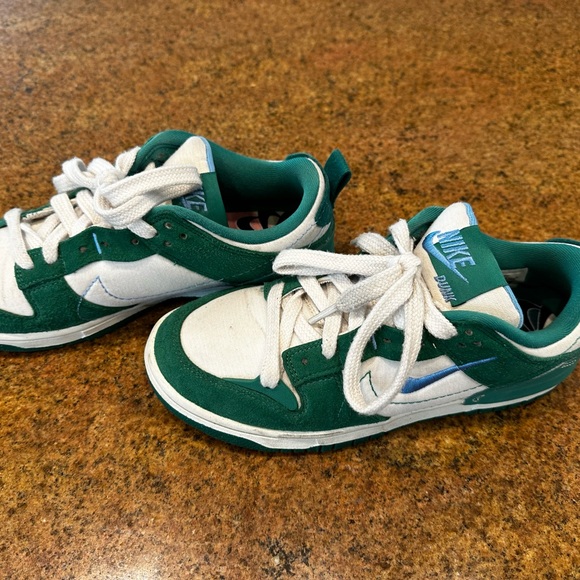 Nike Dunk woman’s shoes 8 1/2 in great used condition! - Picture 2 of 10